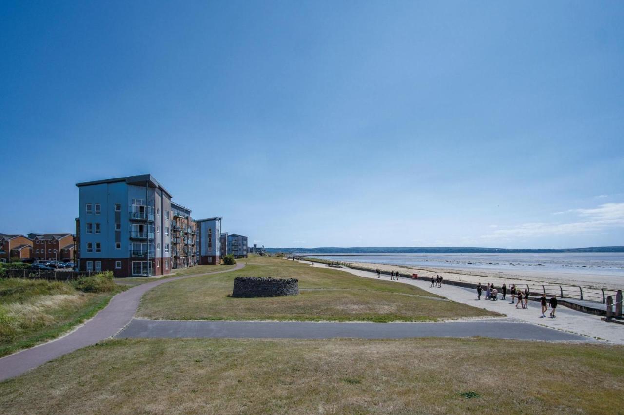 Beach View - 2 Bedroom Apartment - Llanelli Exterior foto