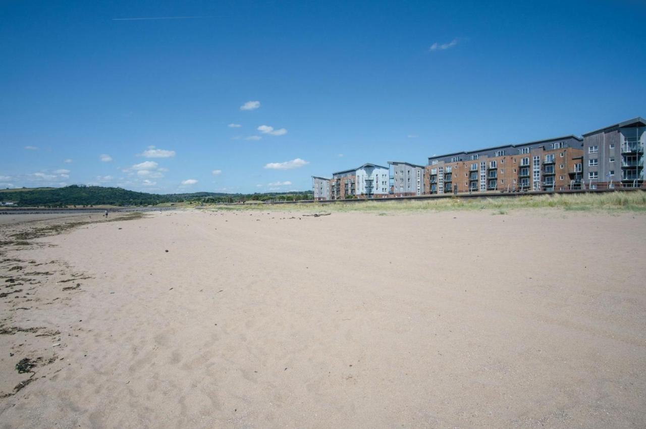 Beach View - 2 Bedroom Apartment - Llanelli Exterior foto