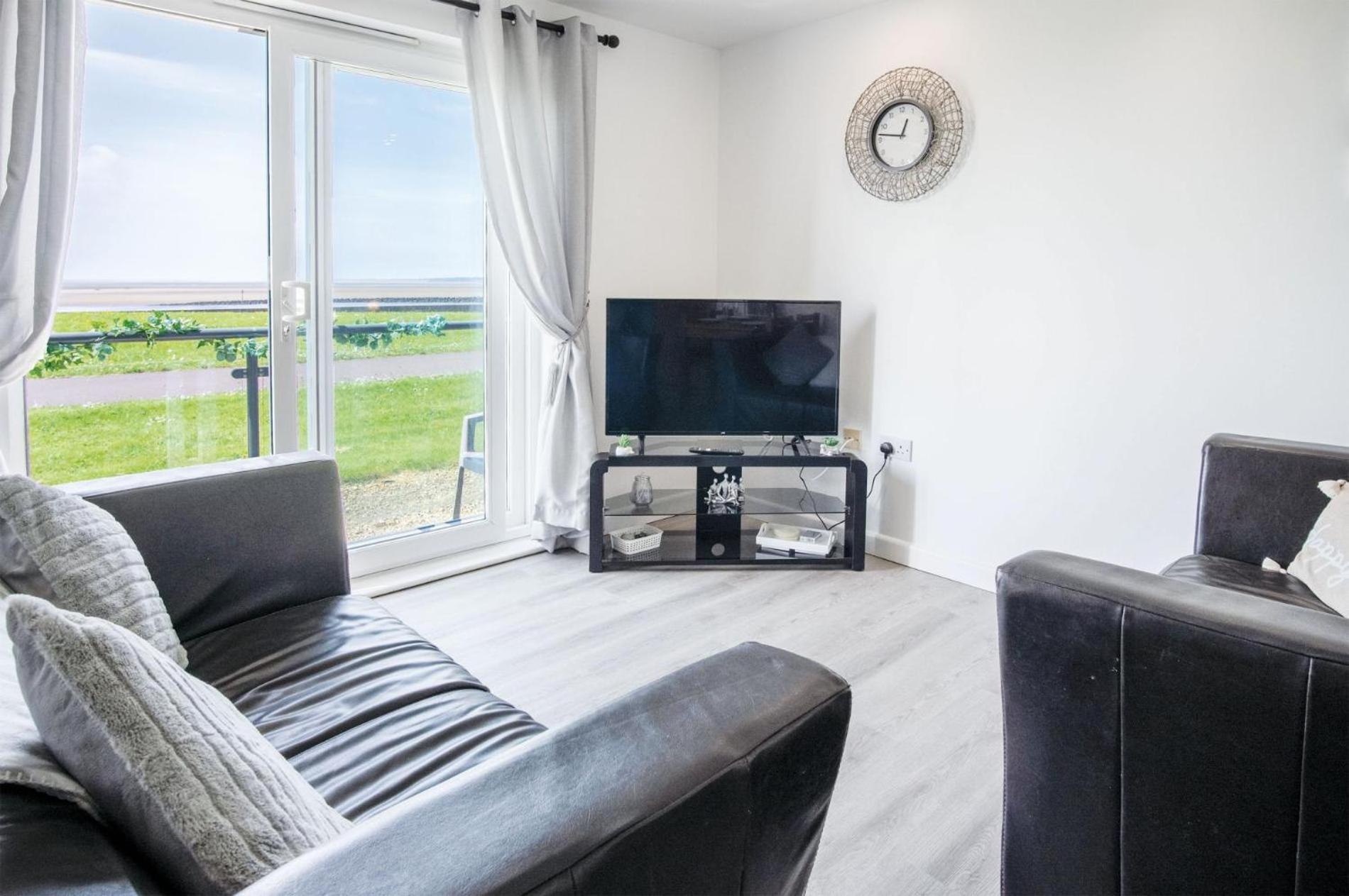 Beach View - 2 Bedroom Apartment - Llanelli Exterior foto